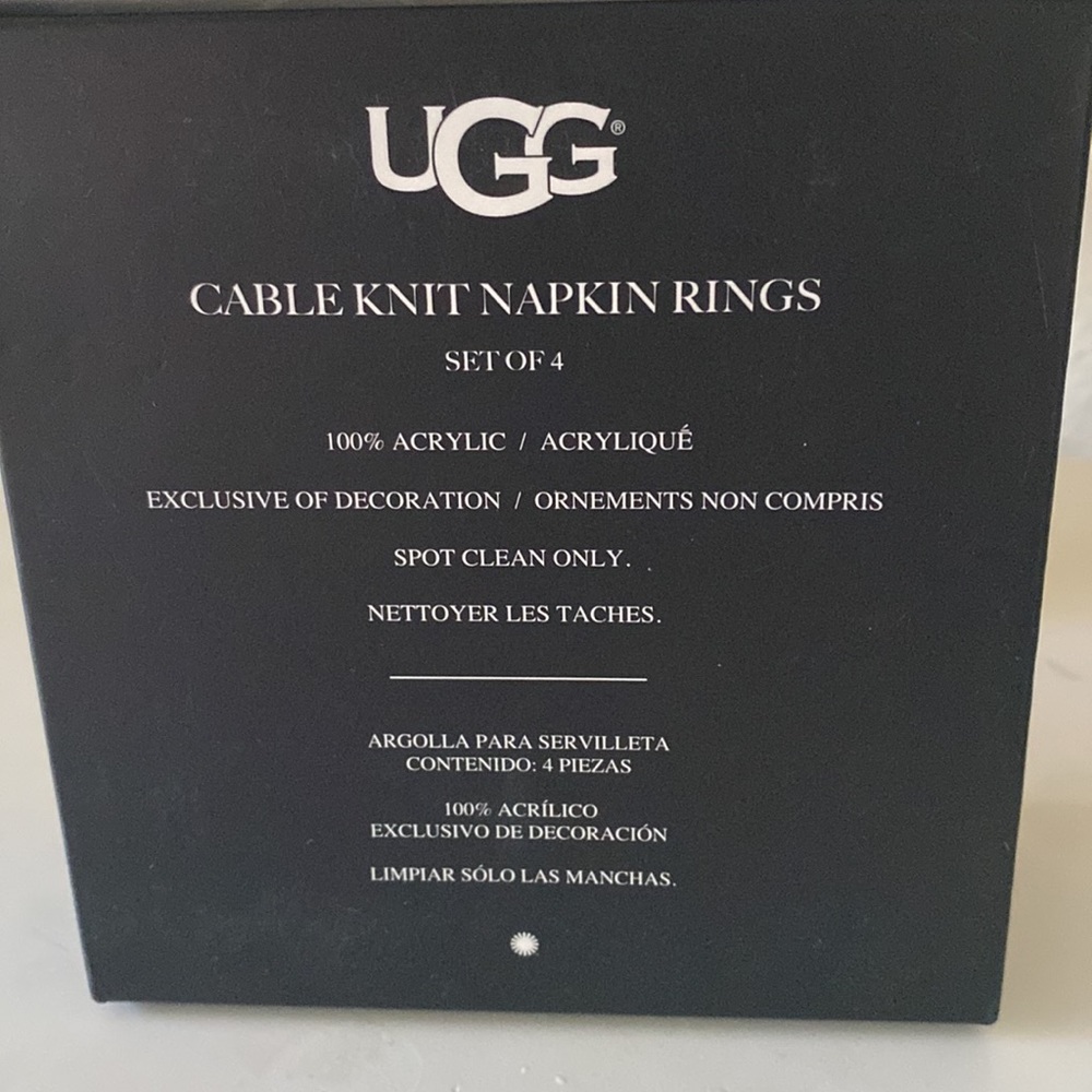 UGG Classic Cable Knit Napkin Ring Set - Picture 5 of 6